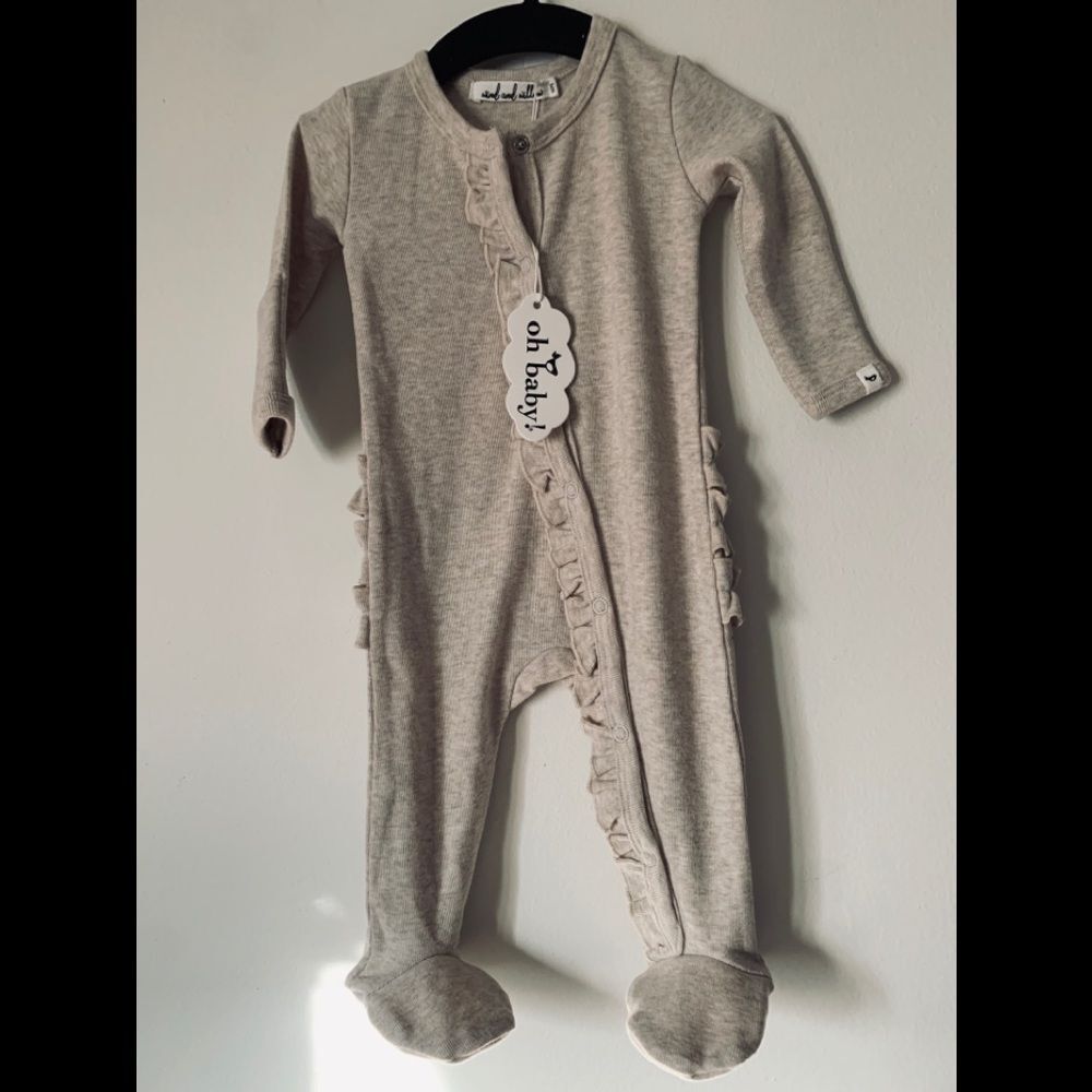 NWT Wind & Willow Ruffle Footie Onesie Baby Rib, Oatmeal/Tan, 3 mon